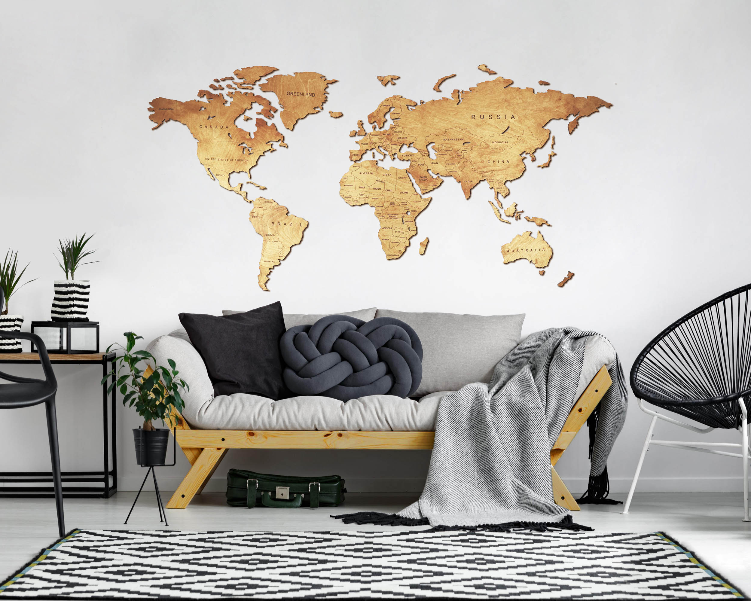 Weltkarte aus Holz mit Grenzen und Ländernamen - Wanddekoration